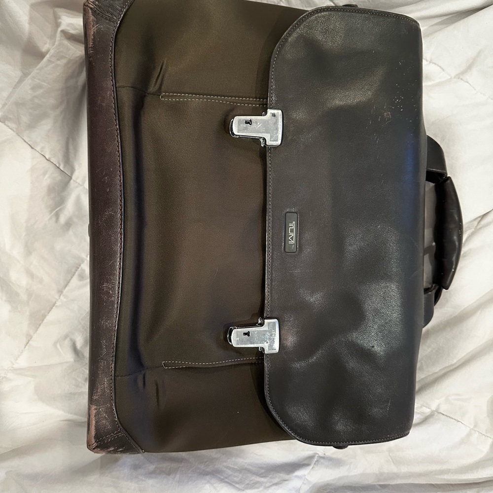TUMI dark brown Leather Formula T Compartment Briefcase/Laptop Bag model 2952D.